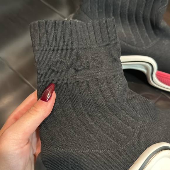 Louis Vuitton sneakers size 7.5 - Picture 2 of 6